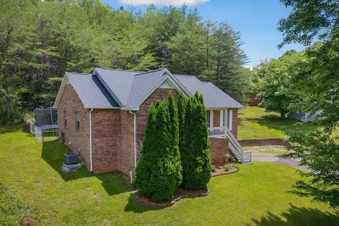 2636 Pine Valley Rd, Cookeville, TN 38506