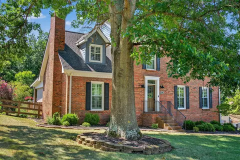 105 Meadow Ln, Hendersonville, TN 37075
