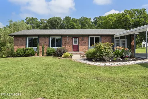 102 Edmonds Dr, Oliver Springs, TN 37840