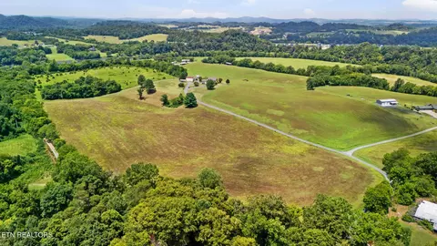 4 Bent Rd, Kodak, TN 37764