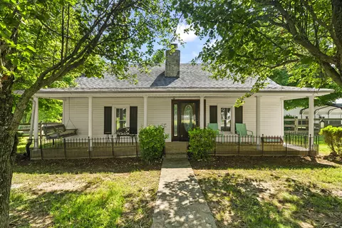 452 Stevens Cir, Lafayette, TN 37083