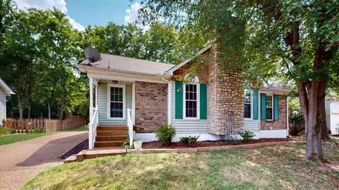 121 Brockhampton Ct, Goodlettsville, TN 37072