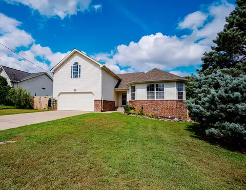 412 Shadylake Dr, La Vergne, TN 37086