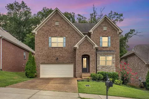 2328 Forest Lake Dr, Nashville, TN 37211