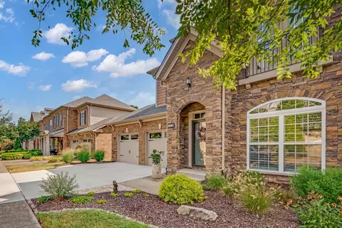2050 Traemoor Village Dr, Nashville, TN 37209