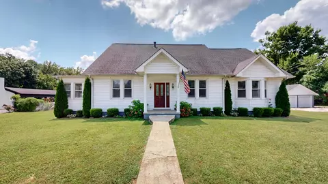 1006 E Main St, Waverly, TN 37185