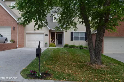 2714 Knob Creek Ln, Knoxville, TN 37912