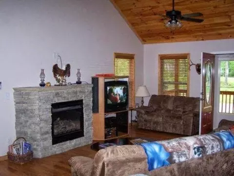 819 Riverchase Tr, Clarkrange, TN 38553 photo 2
