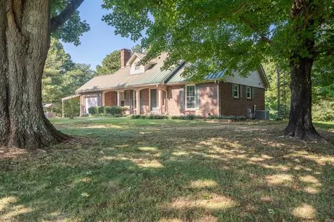 995 Lexington Hwy, Loretto, TN 38469