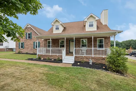 213 Lone Oak Dr, White House, TN 37188