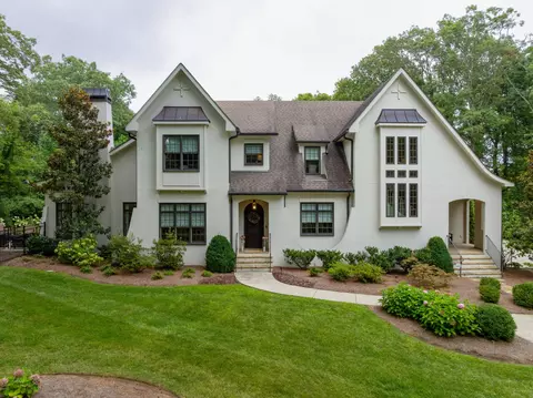 221 Stephenson Ave, Lookout Mountain, TN 37350