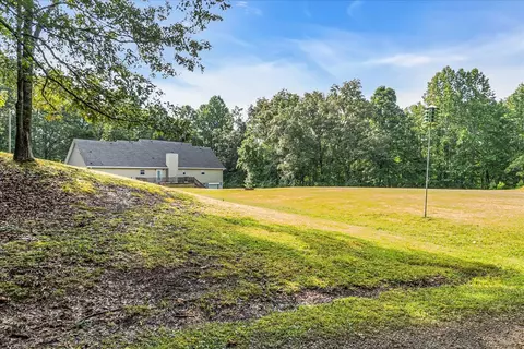 Exterior - 3955 River Rd, Baxter, TN 38544 photo 9 of 19