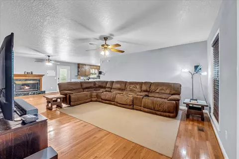 Living - 3955 River Rd, Baxter, TN 38544 photo 1 of 3