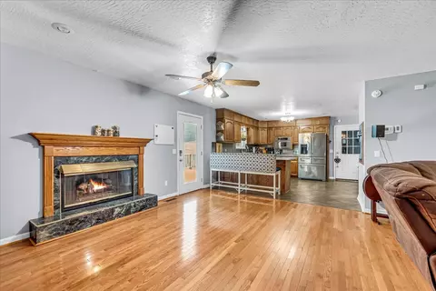 Living - 3955 River Rd, Baxter, TN 38544 photo 2 of 3