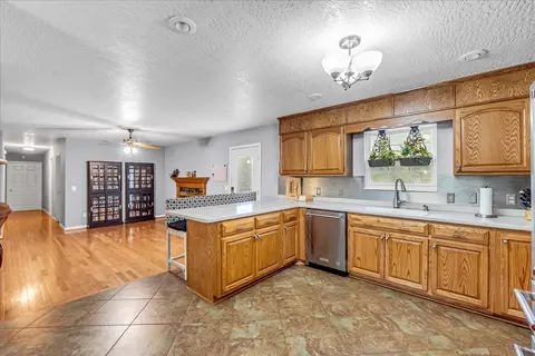 Kitchen - 3955 River Rd, Baxter, TN 38544 photo 10 of 13
