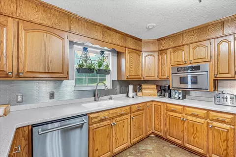 Kitchen - 3955 River Rd, Baxter, TN 38544 photo 7 of 13