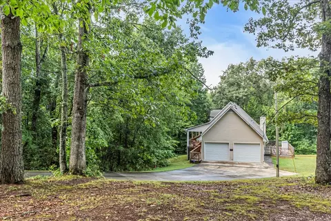Exterior - 3955 River Rd, Baxter, TN 38544 photo 10 of 19