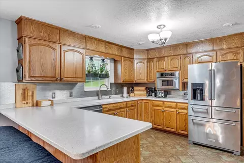 Kitchen - 3955 River Rd, Baxter, TN 38544 photo 3 of 13