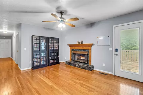 Living - 3955 River Rd, Baxter, TN 38544 photo 3 of 3