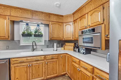 Kitchen - 3955 River Rd, Baxter, TN 38544 photo 9 of 13