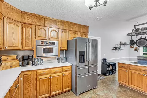 Kitchen - 3955 River Rd, Baxter, TN 38544 photo 8 of 13