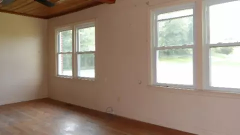 Living - 63 Rogers Ln, Moss, TN 38575 photo 6 of 13
