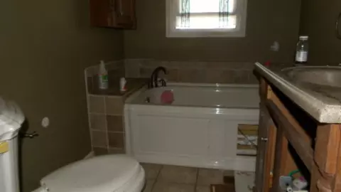 Bath - 63 Rogers Ln, Moss, TN 38575 photo 4 of 4