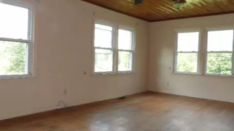 Living - 63 Rogers Ln, Moss, TN 38575 photo 4 of 13