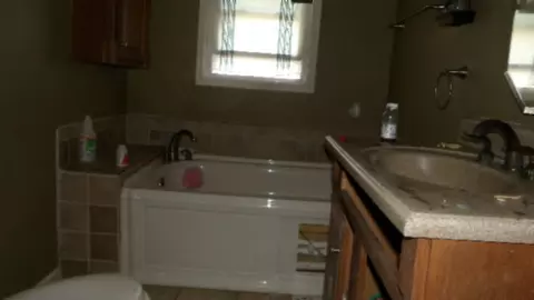 Bath - 63 Rogers Ln, Moss, TN 38575 photo 3 of 4