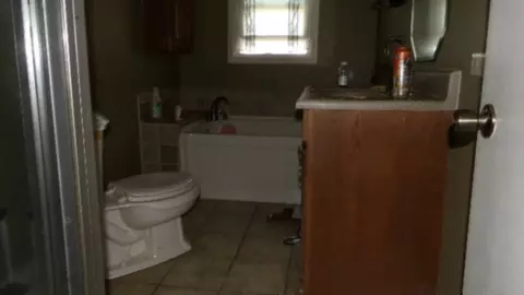 Bath - 63 Rogers Ln, Moss, TN 38575 photo 2 of 4