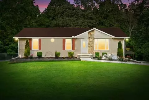 1001 Issac Clifton Rd, Chapmansboro, TN 37035