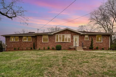 905 Crownhill Dr, Nashville, TN 37217