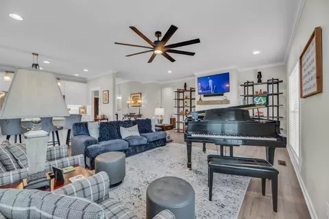 Living - 120 Augusta Trl, Springfield, TN 37172 photo 2 of 3