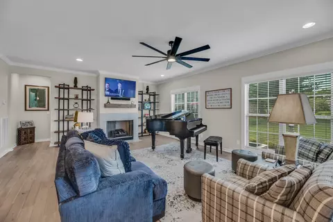 Living - 120 Augusta Trl, Springfield, TN 37172 photo 1 of 3
