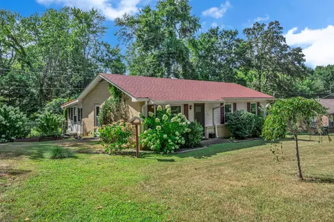 Exterior - 308 Mockingbird Ln, Dickson, TN 37055 photo 5 of 10