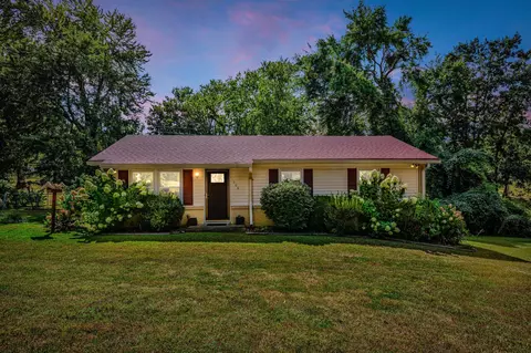 Exterior - 308 Mockingbird Ln, Dickson, TN 37055 photo 3 of 10