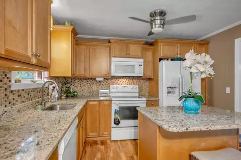 Kitchen - 308 Mockingbird Ln, Dickson, TN 37055 photo 1 of 2