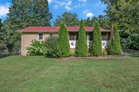 Exterior - 308 Mockingbird Ln, Dickson, TN 37055 photo 4 of 10