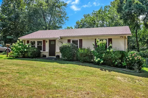 Exterior - 308 Mockingbird Ln, Dickson, TN 37055 photo 2 of 10
