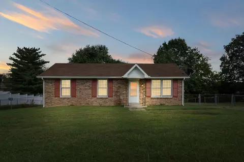 431 Cunningham Ln, Clarksville, TN 37042
