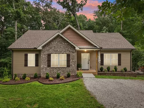 1210 Hardwood Trl, Burns, TN 37029