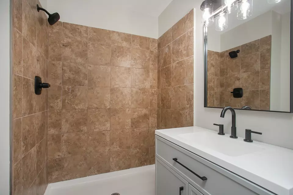 Bath - 32 Jones Cir, Old Hickory, TN 37138 photo 1 of 3