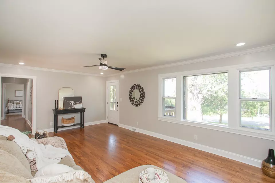 Living - 32 Jones Cir, Old Hickory, TN 37138 photo 6 of 6
