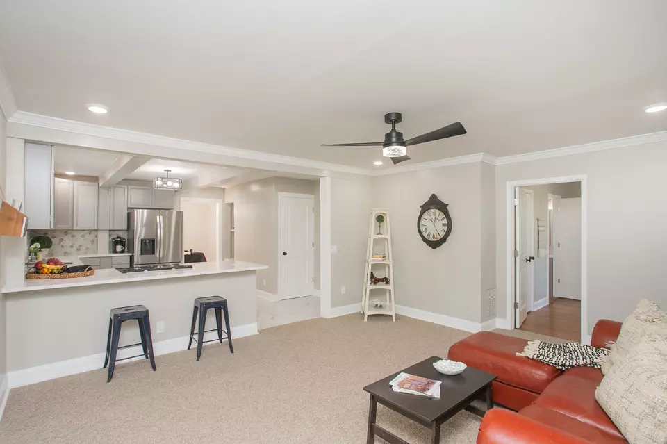Living - 32 Jones Cir, Old Hickory, TN 37138 photo 2 of 6