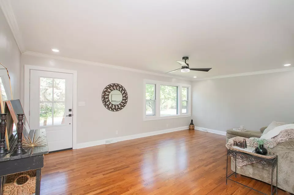 Living - 32 Jones Cir, Old Hickory, TN 37138 photo 5 of 6