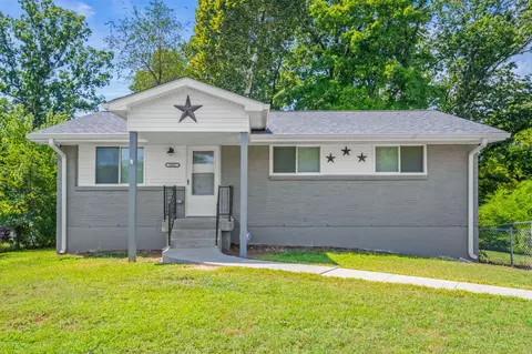 2042 Lintwood Dr, Clarksville, TN 37042
