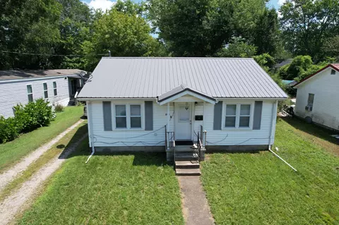 209 N Pine St, Hohenwald, TN 38462