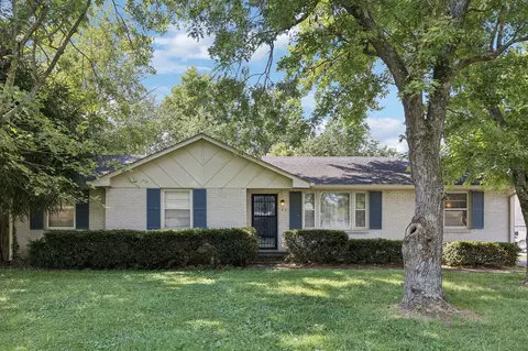 211 W Hutchinson Dr, Smyrna, TN 37167