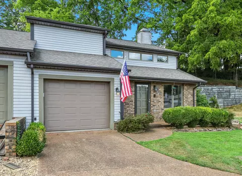 419 Country Club Ct, Clarksville, TN 37043