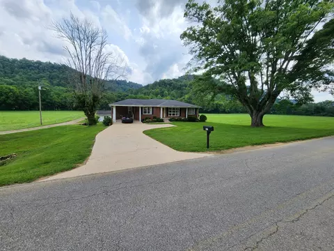 1036 Old Bottom Rd, Lafayette, TN 37083